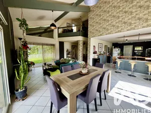 Architectural house in Sainte-Eulalie (33560)