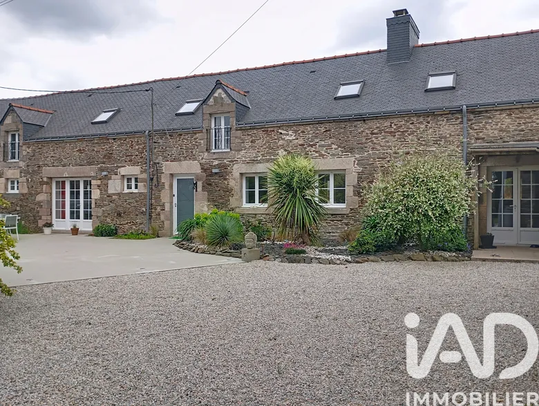 Maison 6 pièces 223 m² · à Pluméliau · 223 m² · 355 350 €
