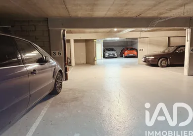 Parking à Paris (75019)
