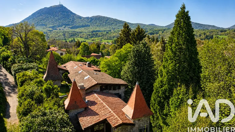 Maison 8 pièces 300 m² · à Orcines · 300 m² · 649 000 €