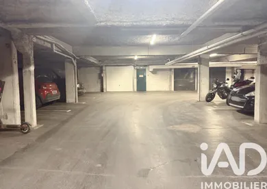 Parking à Paris (75019)