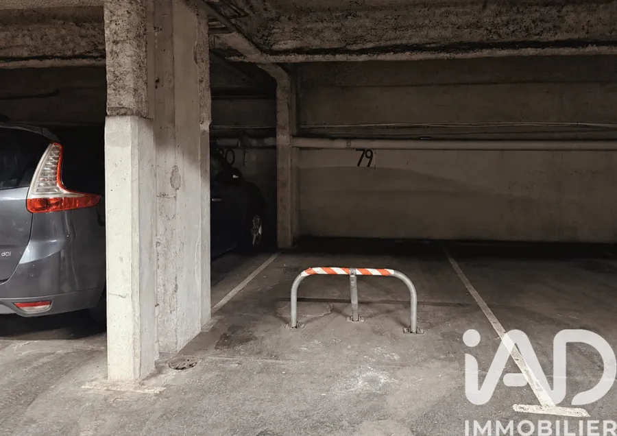 Parking à Paris (75019) photo 3