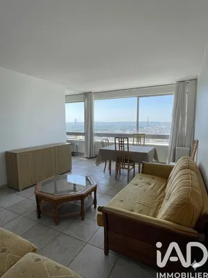 Apartment in Puteaux (92800)