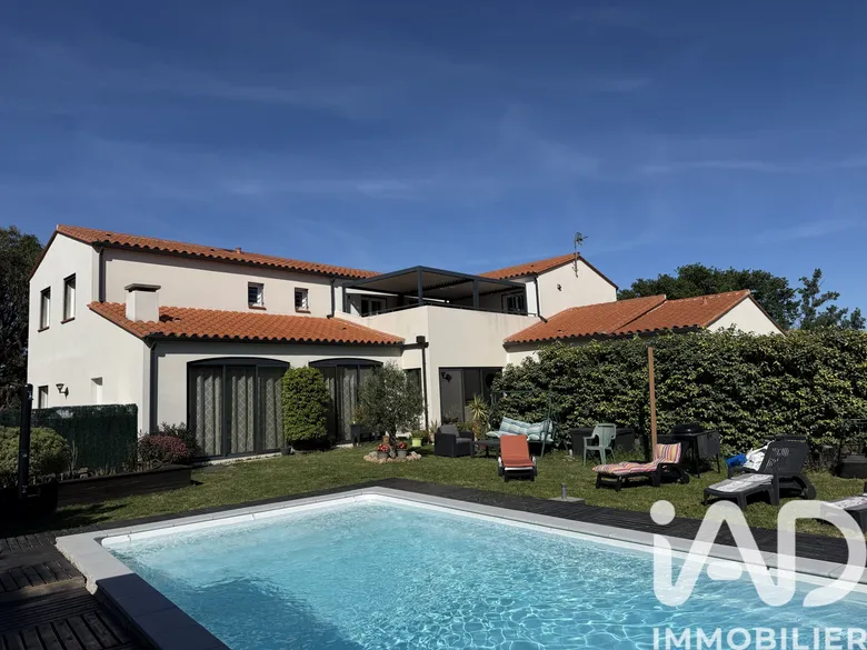 Maison 14 pièces 364 m² · à Saint-André · 364 m² · 1 143 000 €