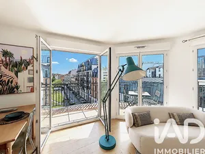 Apartment in Puteaux (92800)