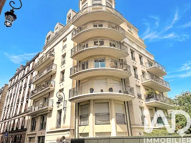 Apartment in Puteaux (92800)
