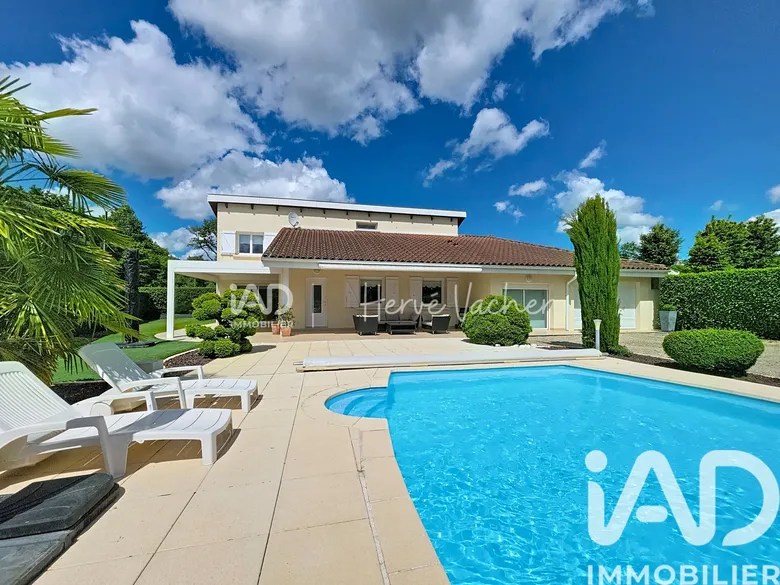 Maison 6 pièces 166 m² · à Montagnat · 166 m² · 405 000 €