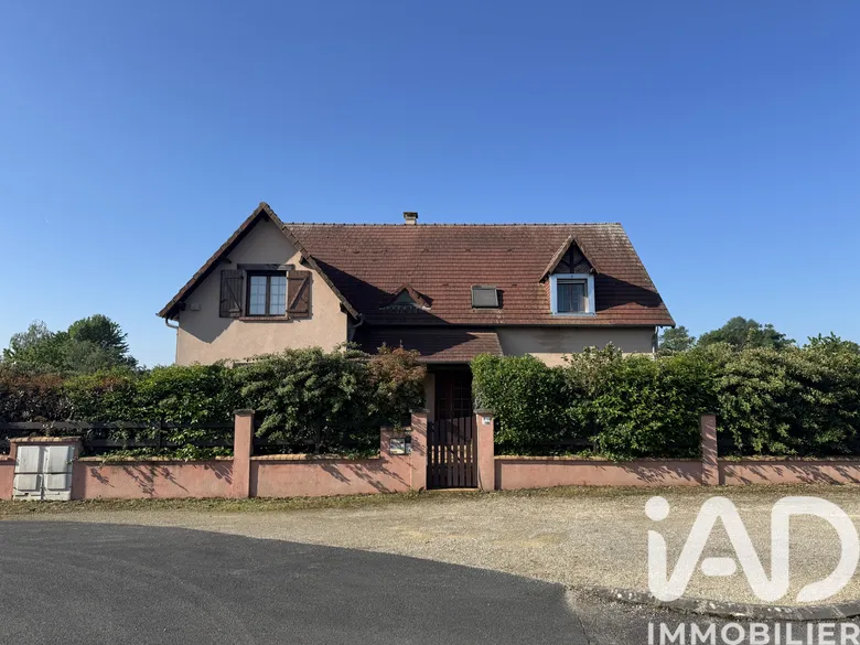 Maison 10 pièces 214 m² · à Trouy · 214 m² · 376 000 €