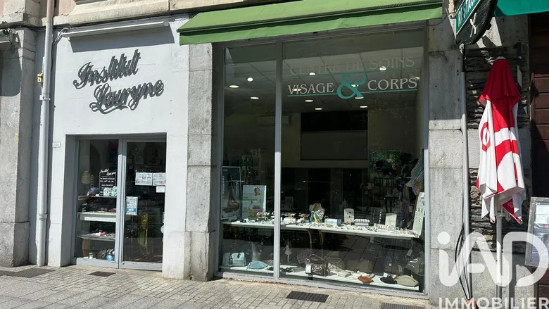 Local commercial 144 m² · à Meylan · 144 m² · 325 000 €