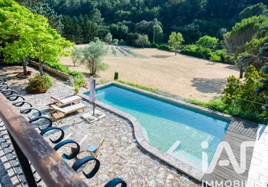 Traditional house in Fontaine-de-Vaucluse (84800)