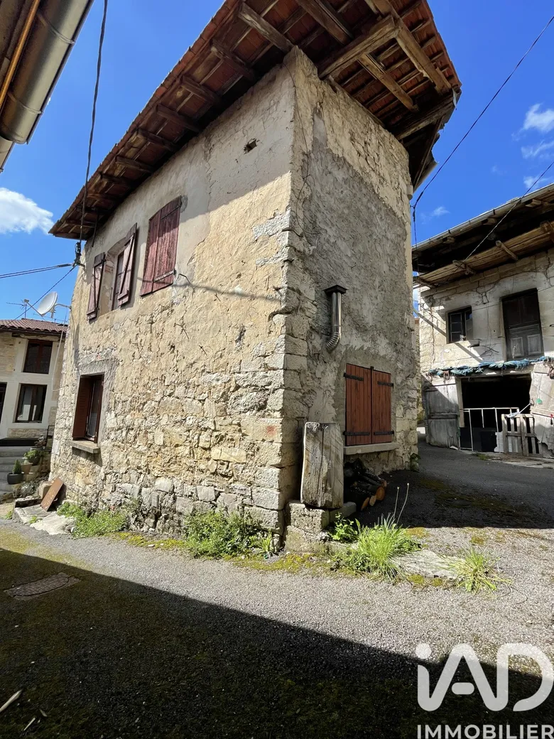 Maison 3 pièces 45 m² · à Poncin · 45 m² · 49 000 €
