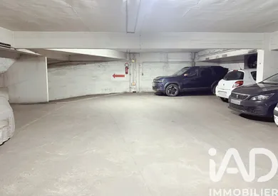 Parking in Paris (75009)