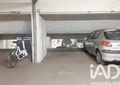 Parking in Paris (75009)