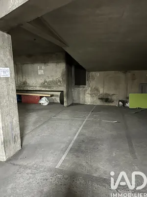 Parking à Paris (75018)