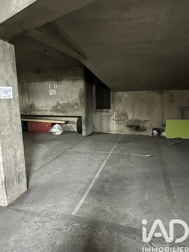 Parking à Paris (75018)