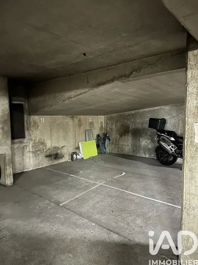 Parking à Paris (75018)