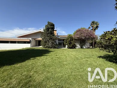Maison d'architecte à Soues (65430)