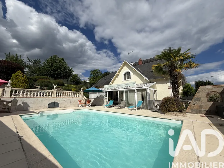 Maison 8 pièces 245 m² · à Vierzon · 245 m² · 242 000 €