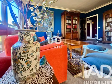 Apartment in Le Chesnay (78150)