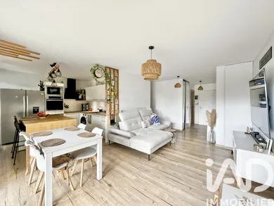 Apartment in Sainte-Geneviève-des-Bois (91700)