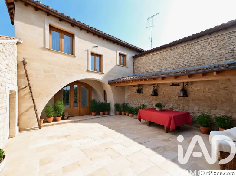 Maison 5 pièces 160 m² · à Jonquières-Saint-Vincent · 160 m² · 234 000 €