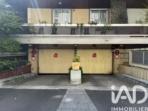Parking à Paris (75018)