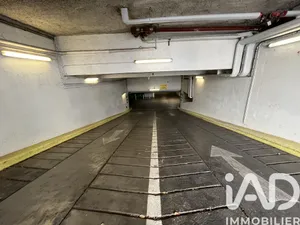 Parking à Paris (75018)