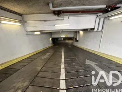Parking à Paris (75018)