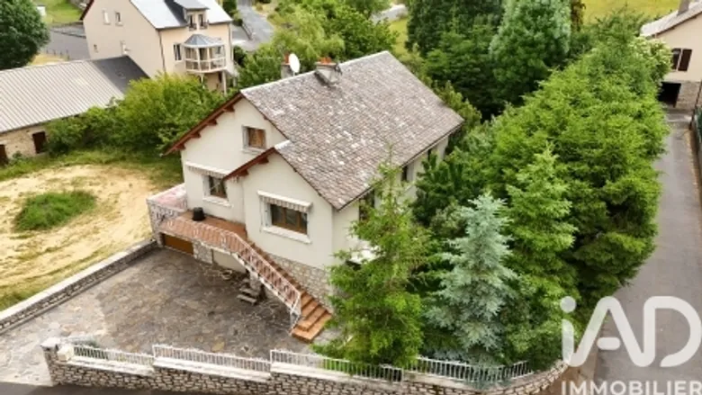Maison 7 pièces 171 m² · à Peyre en Aubrac · 171 m² · 190 000 €