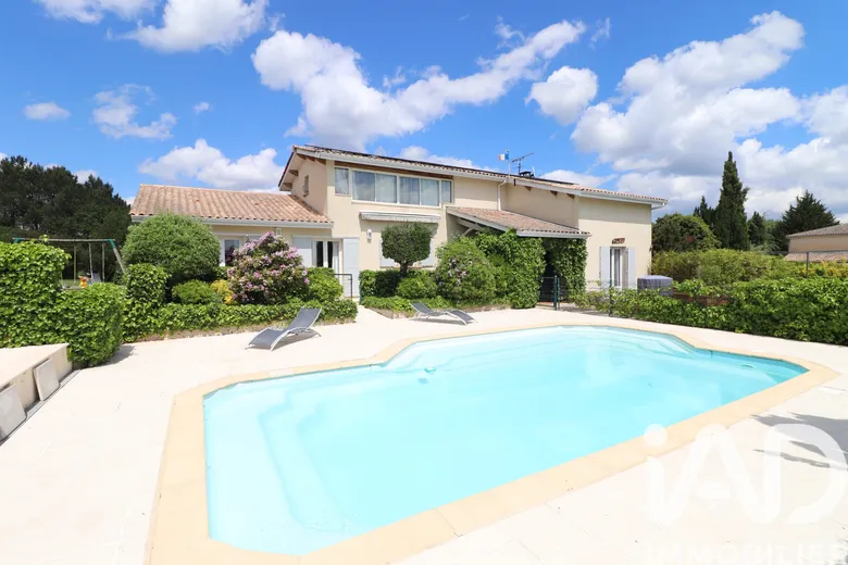 Maison 6 pièces 164 m² · à Orignolles · 164 m² · 438 000 €