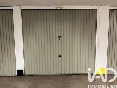 Parking à Paris (75018)