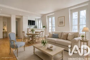 Apartment in Paris (75008)