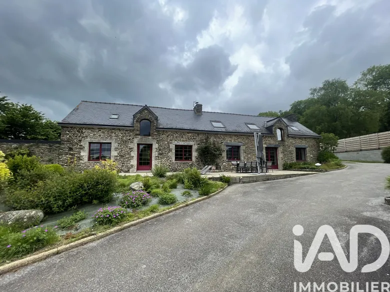 Maison 7 pièces 200 m² · à Saint-Martin-des-Prés · 200 m² · 290 000 €