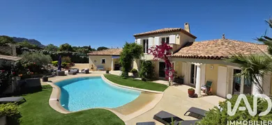 Maison à Roquebrune-sur-Argens (83520)