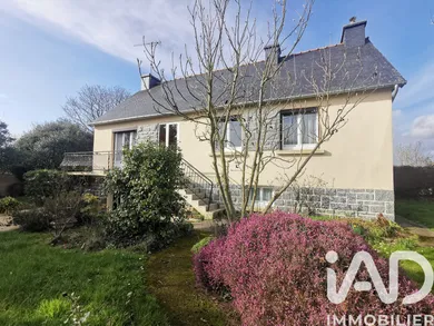 Traditional house in Quemper-Guézennec (22260)