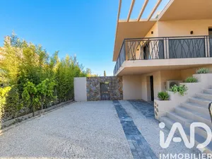 Apartment in Bandol (83150)
