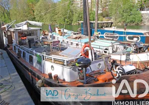 Barge in Villeneuve-la-Garenne (92390)