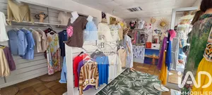 Clothing, Textiles in le grau du roi (30240)