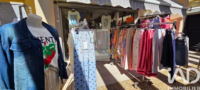 Clothing, Textiles in le grau du roi (30240)
