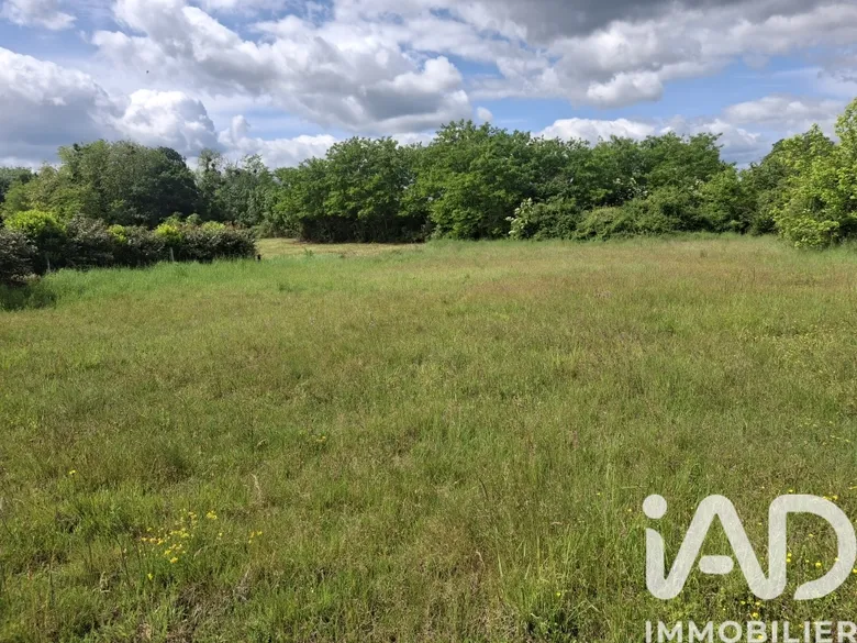 Terrain à bâtir à Briare (45250) · 221 500 €