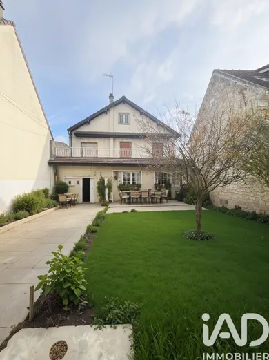 House in Sucy-en-Brie (94370)