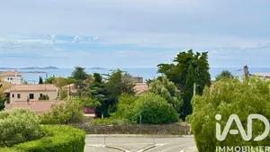 Apartment in Bandol (83150)