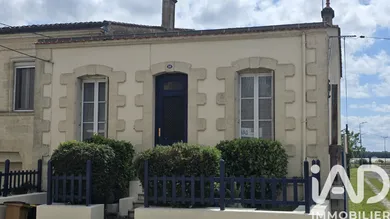 Townhouse in Blaye (33390)