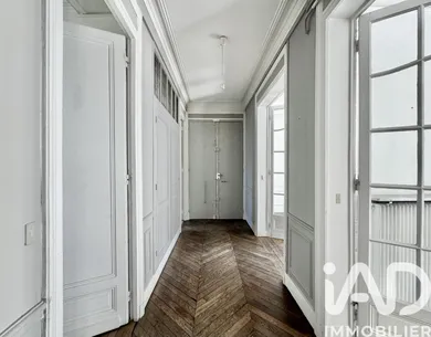Apartment in Paris (75017)