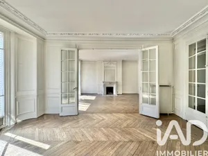 Apartment in Paris (75017)