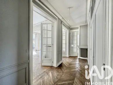 Apartment in Paris (75017)