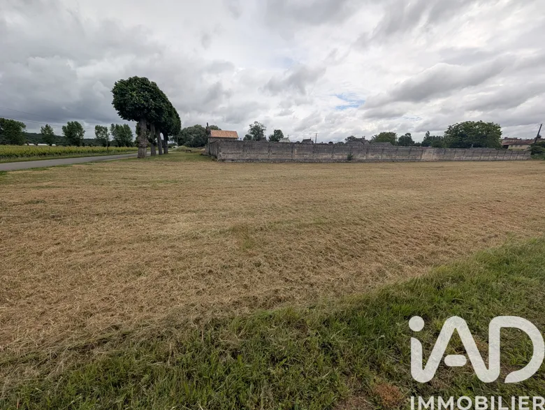 Terrain à bâtir à Mosnac (16120) · à Châteauneuf-sur-Charente · 31 579 €