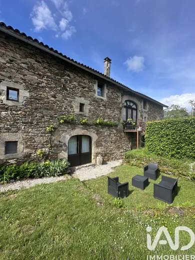 Domain in Montet-et-Bouxal (46210)