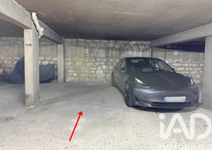 Parking in Paris (75010)