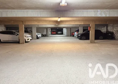 Parking in Paris (75010)